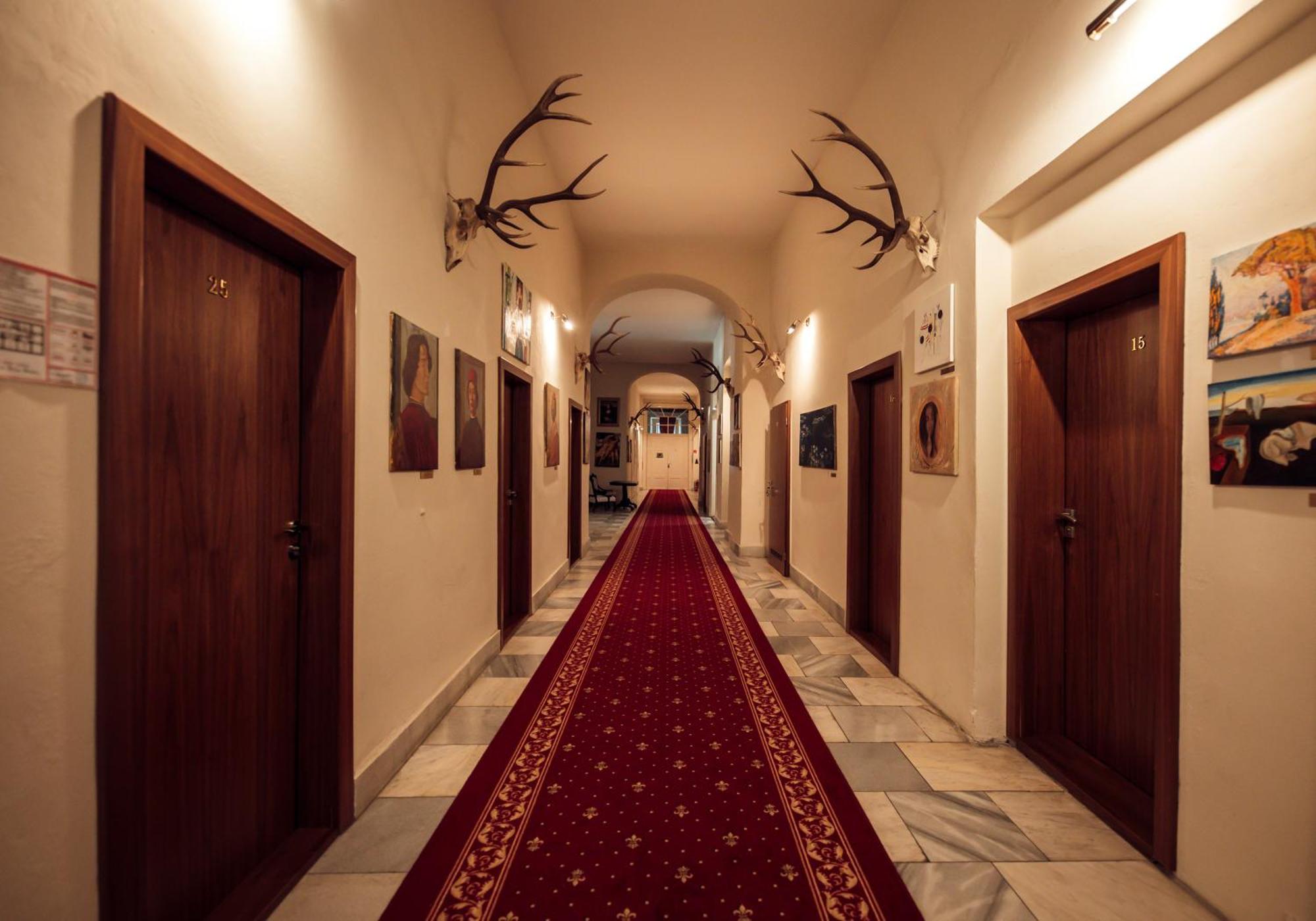 Hotel Kastiel Mojmirovce Exterior photo