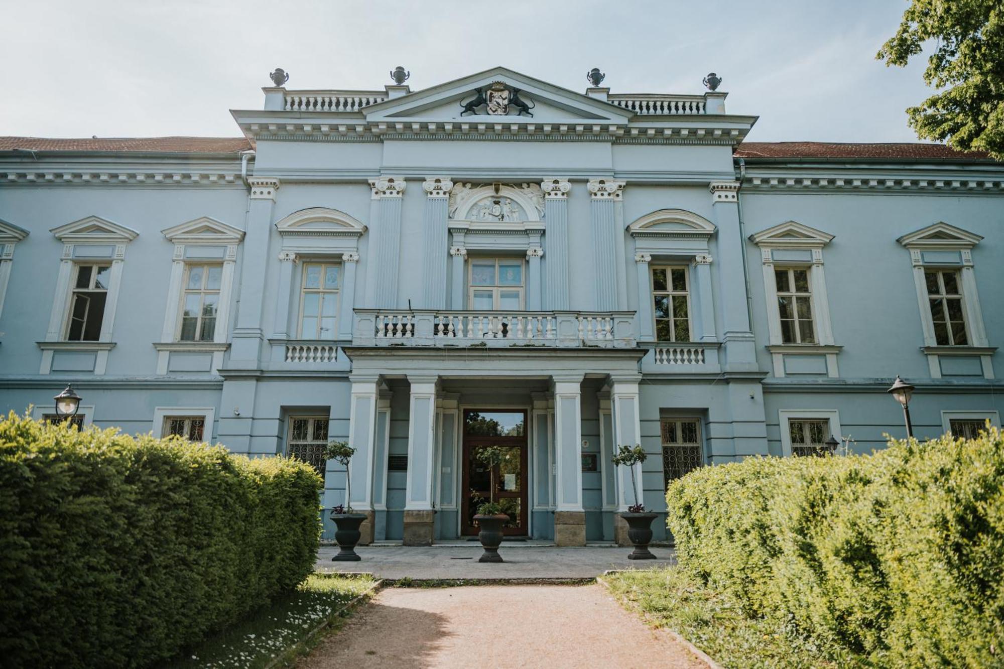 Hotel Kastiel Mojmirovce Exterior photo